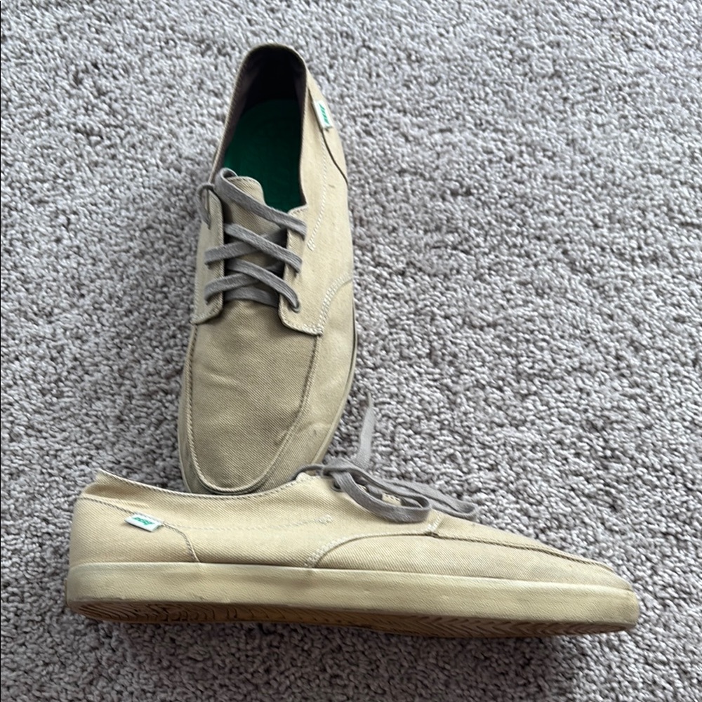 Reef canvas tan deck shoes